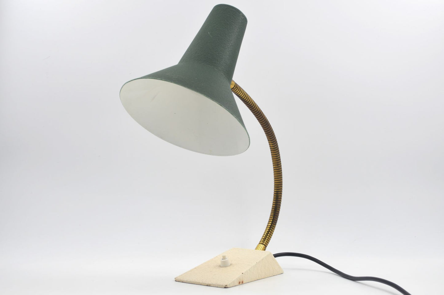 Mid-Century Hexenhut Schreibtischlampe Schrumpflack 1960s Bauhaus Design