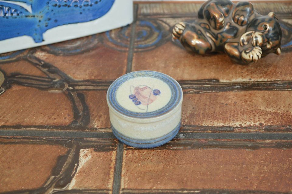 Vintage ceramic jewelry box / pill box Mid-Century handmade